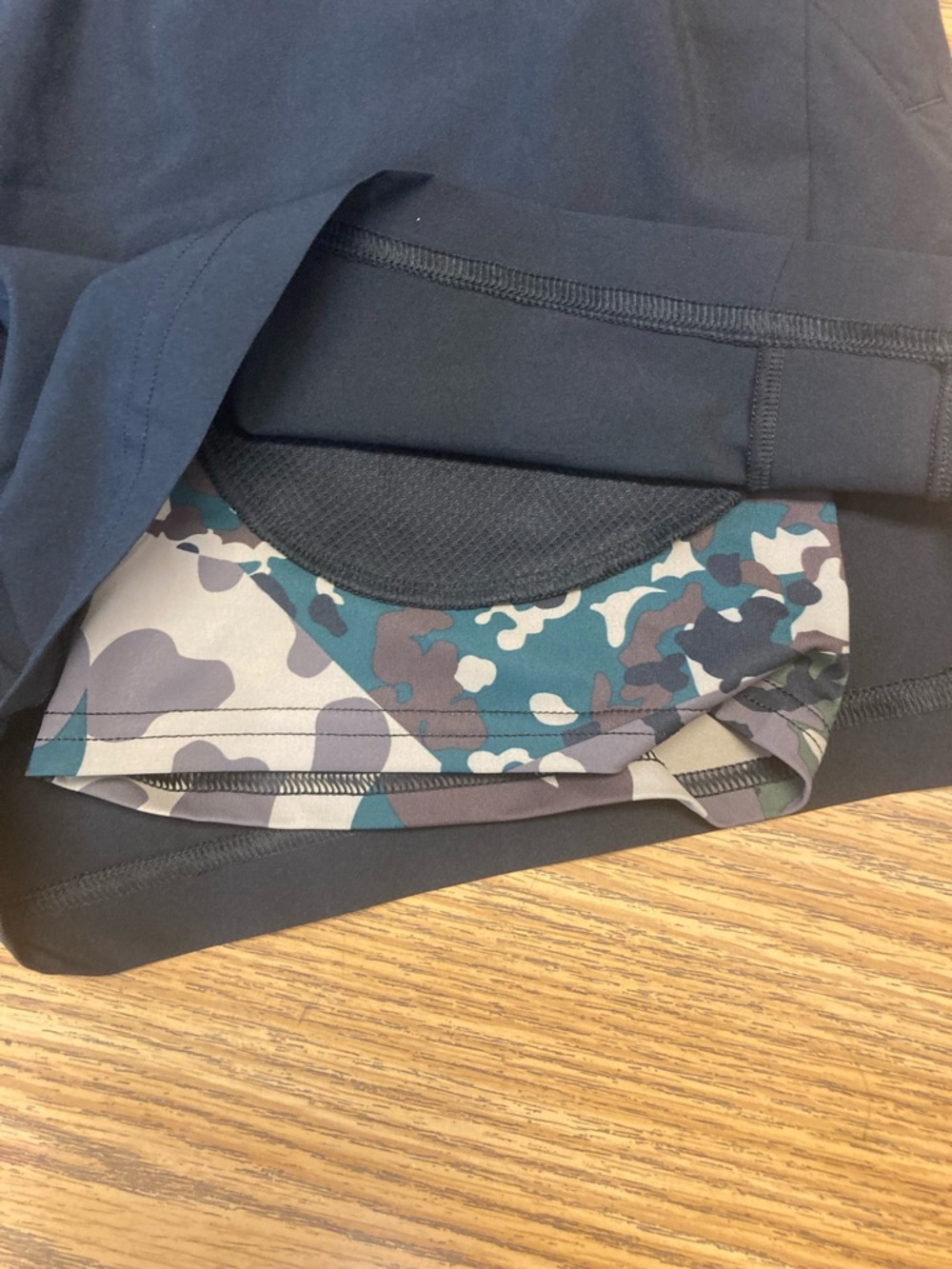 NWT Gymshark Men’s sport 5’ short 2 in 1 Black with Camo Liner size S - Picture 5 of 8